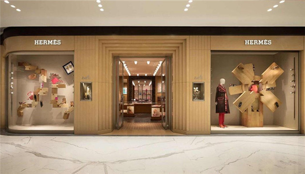 春節假期奢侈品專櫃排長龍 都是誰在搶購？