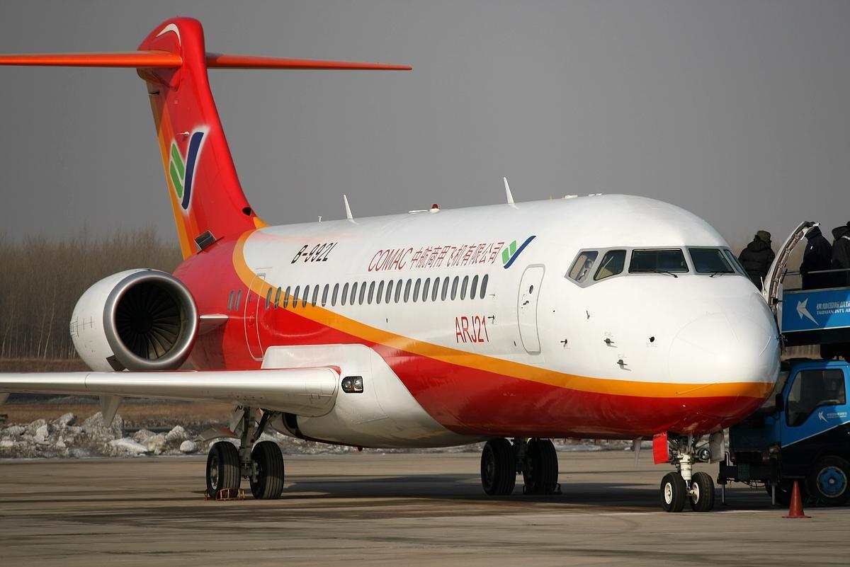 商飛交付今年首架ARJ21客機