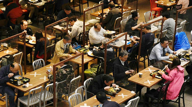 港府刊憲維持現行社交距離措施 食肆明起設執枱專員