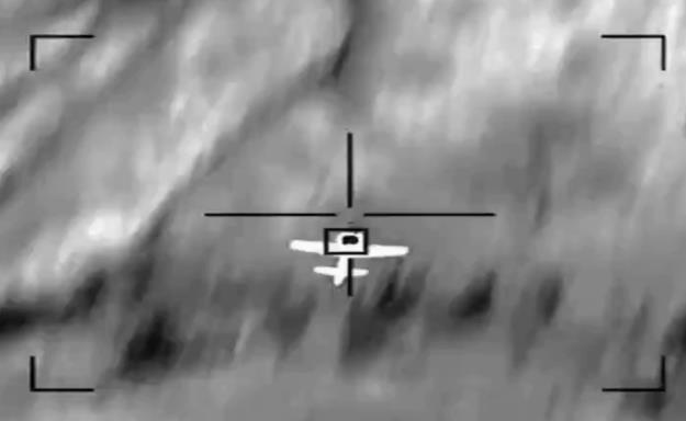沙特出動F-15戰機攔截無人機 摧毀瞬間濃煙滾滾