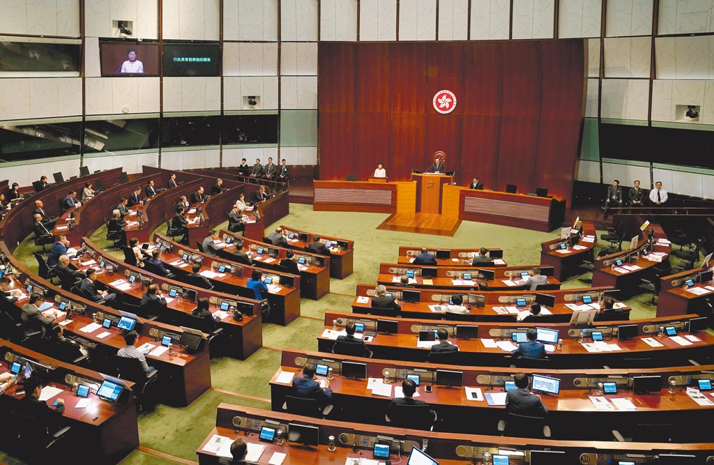 【兩會直击】人大會議將審議《關於完善香港特別行政區選舉制度的決定》議案  