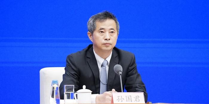 國務院研究室黨組成員孫國君：設定6%以上的經濟增長目標是綜合考慮多方因素