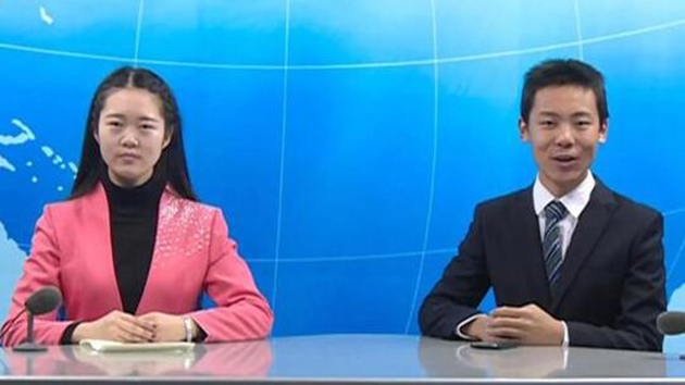 在祁發寶身邊與印軍交涉的那名翻譯 是位在校大學生