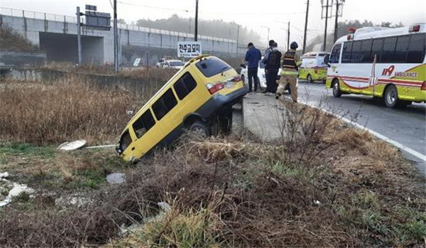 韓國一麵包車發生事故 8名中國人受傷