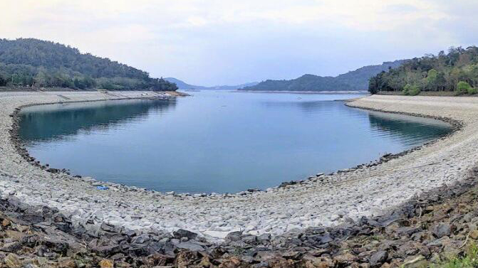 奇觀！日月潭水位再探底 月牙灣成「年輪蛋糕」