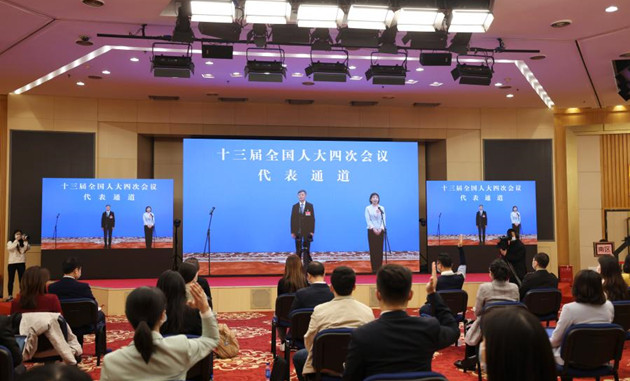 【两会直击】代表通道 為啥基層全員C位？