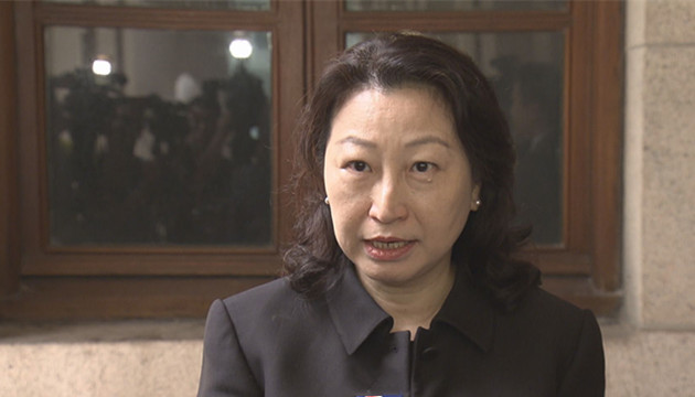 鄭若驊：香港可繼續提供全面的卓越服務 地位絕不可被取代