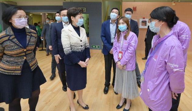 林鄭到訪中山紀念公園體育館社區疫苗接種中心