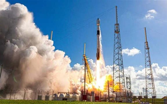 SpaceX「獵鷹9」號火箭再升空 運送新一組「星鏈」衛星