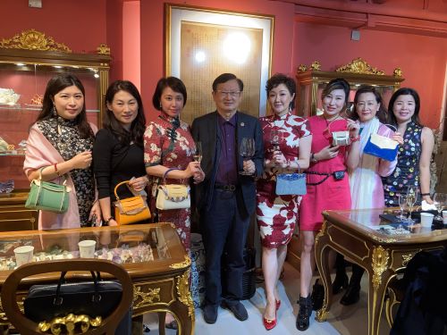  萬玉山房為女神男神打氣