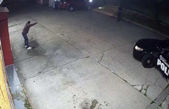 棄槍仍擊斃？美國警察連開十餘槍擊斃15歲少年