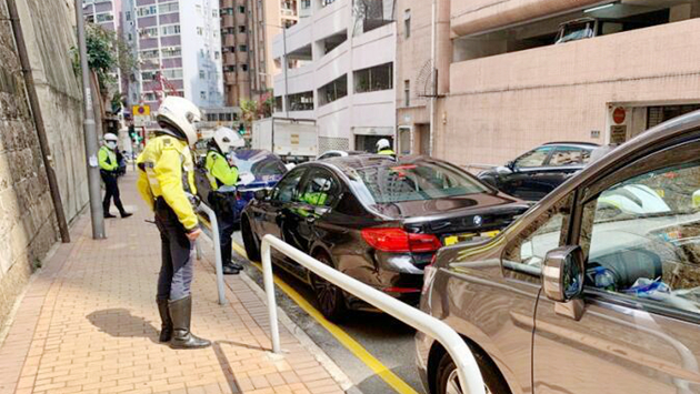 警方港島打擊違泊 發3754張「牛肉乾」拖走8車