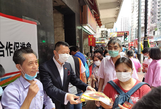 港龍會舉辦街站 呼籲市民支持完善香港選舉制度