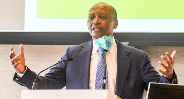 帕特里斯·莫特塞佩當選非洲足聯主席