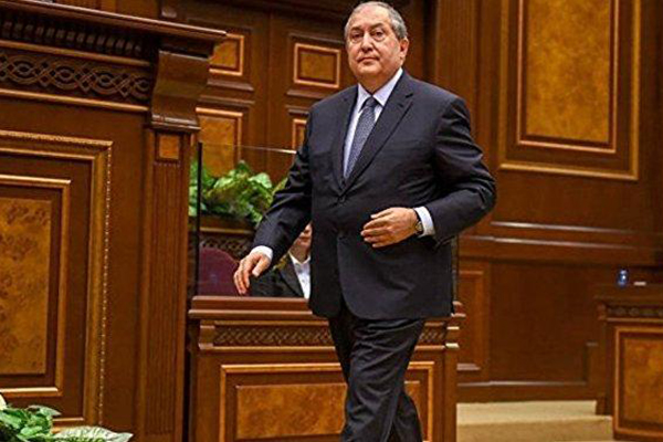 亞美尼亞總統因新冠併發症入院接受檢查