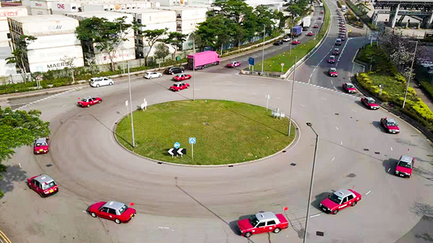 的士司機組車隊大巡遊 宣傳支持「愛國者治港」