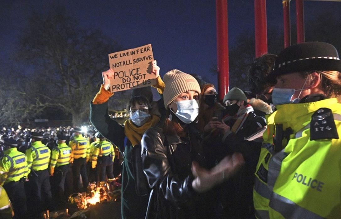 倫敦警方被指嚴厲應對悼念活動 警察局長稱非法集會必須採取行動