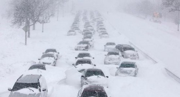 美國中西部地區遭暴風雪襲擊 懷俄明州首府降雪量創歷史紀錄