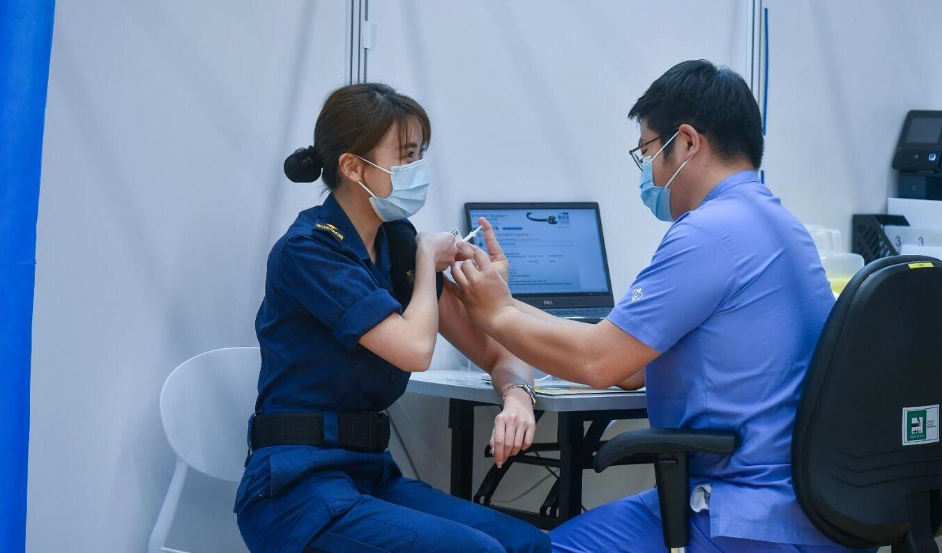 新冠疫苗事件專家委員會今晚會見傳媒記者 详解注射疫苗異常事件