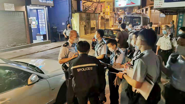 「港獨」周豎峰深夜食肆搞派對 36人公然犯聚遭票控