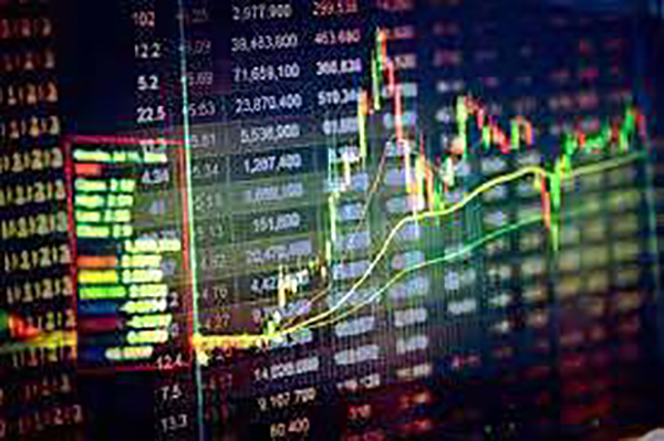 恒生指數半日跌454點 長實升近6%