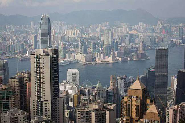 國際投行憂嚴格檢疫措施影響業務 未來或撤出香港