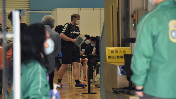 本港累計逾33萬人接種首劑新冠疫苗 科興接種率約86%