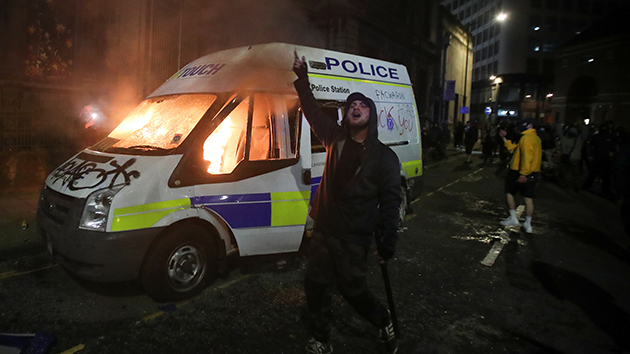 反擴警權示威演變成騷亂 英暴力衝突官稱不能容忍