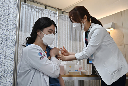 調查指近7成韓國國民有意接種新冠疫苗