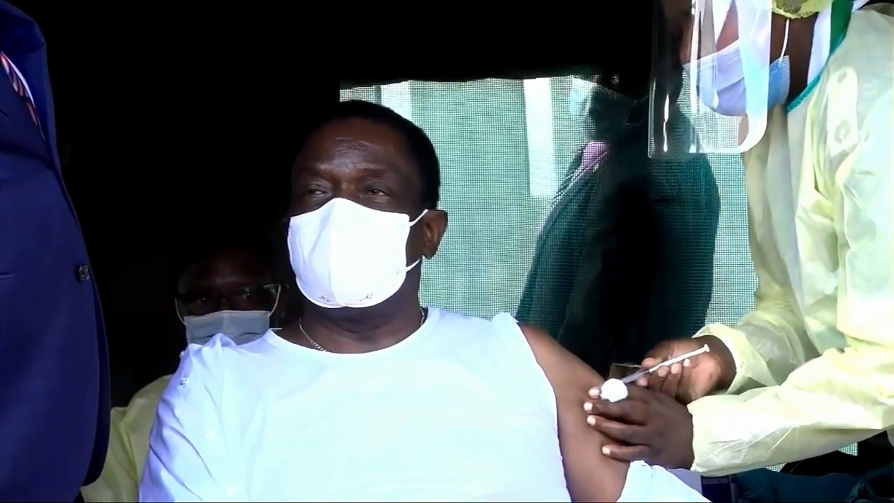 津巴布韋總統姆南加古瓦接種中國疫苗