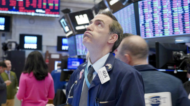 美股集體收低納指跌超2% 蘇伊士運河受阻原油反彈近6%