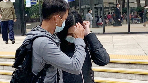 涉於旺角警署外縱火 女咖啡師暴動等罪成下月判刑