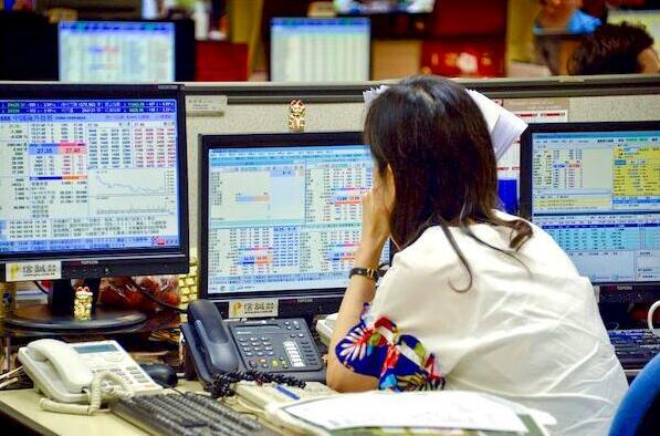 恒指高開0.52% 李寧再升逾3% 百度续跌逾9%