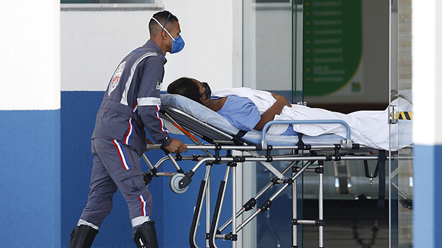 巴西單日新增確診病例首次破10萬例