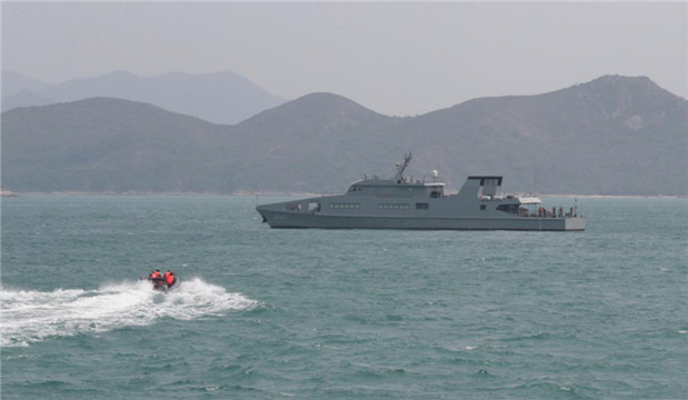 解放軍駐香港部隊組織陸海空聯合演練