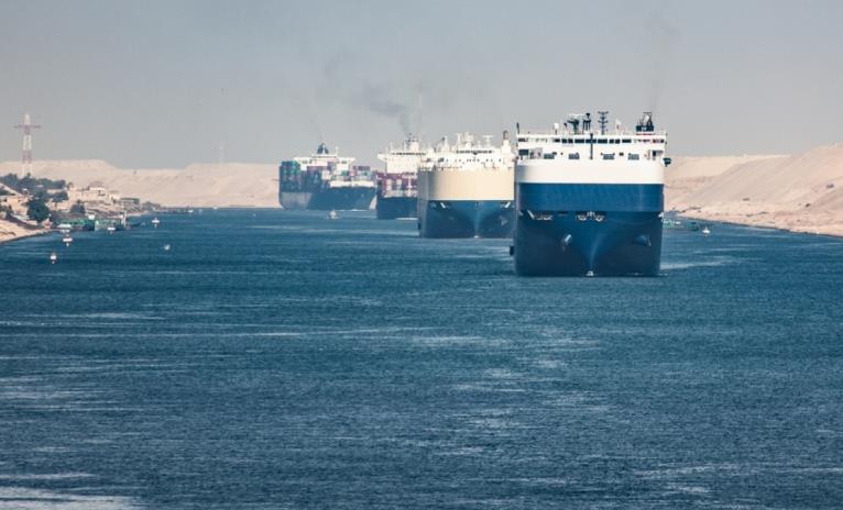 蘇彝士運河因貨輪擱淺續受阻 美提出派海軍專家團隊提供協助