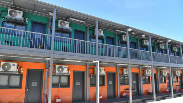 美籍男疑圖離開竹篙灣檢疫中心 警方到場將他制服