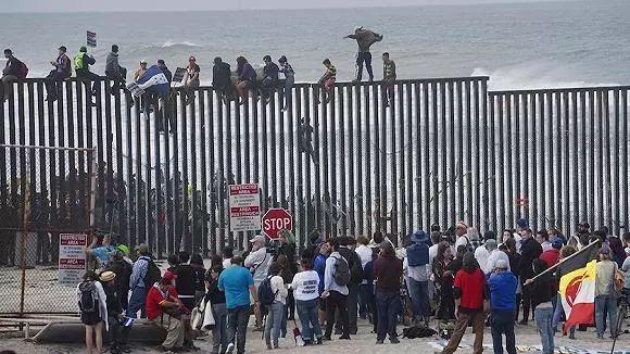 美聯社要求員工報道美墨邊境難民危機時不得使用「危機」一詞