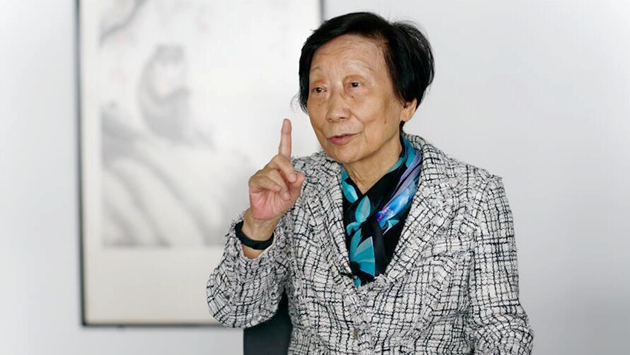 澳門第一屆立法會主席曹其真：用中文主持立法會會議感到榮耀