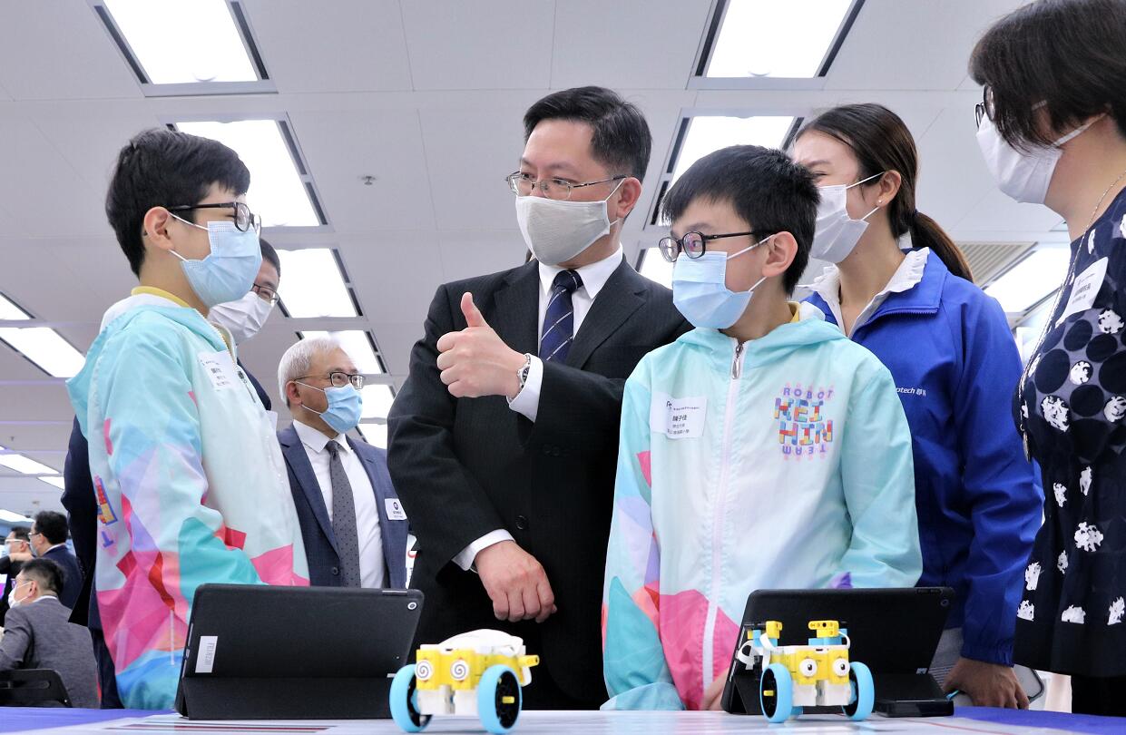 大灣區青年AI發展中心開幕 吸引逾40間本港學校支持