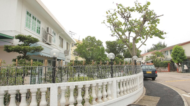 錦綉花園單號屋劈價210萬易主