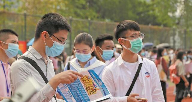 廣東首場碩士以上及留學歸國人才專場洽談會 吸引100家單位攜4525個職位進場攬才