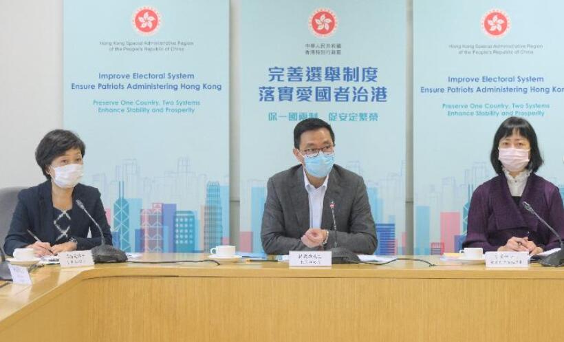 教育局局長楊潤雄向教育界解說有關完善選舉制度工作