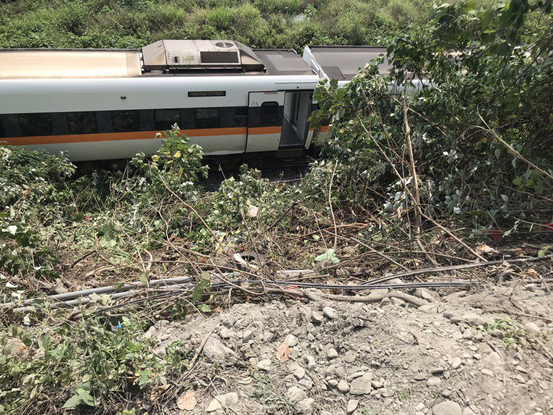 【追蹤報道】太魯閣號事故原因疑為工程車司機忘拉手煞車