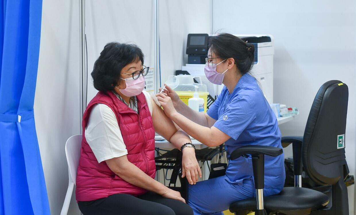 【香港脈搏】推抗疫路線圖鼓勵接種