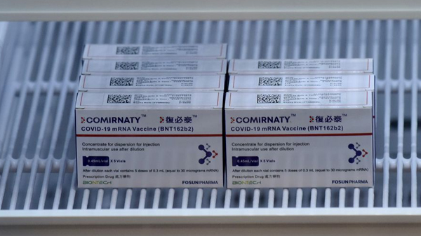 女子接種復必泰後嚴重過敏 兩度注射腎上腺素才康復