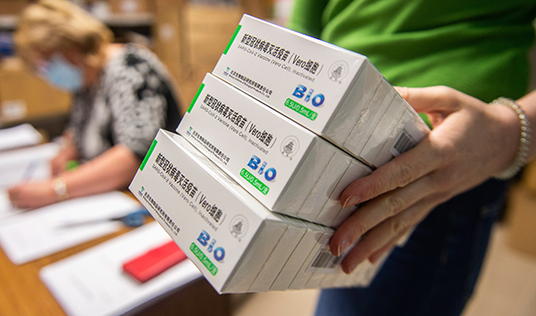 中國援助的新冠疫苗運抵喀麥隆