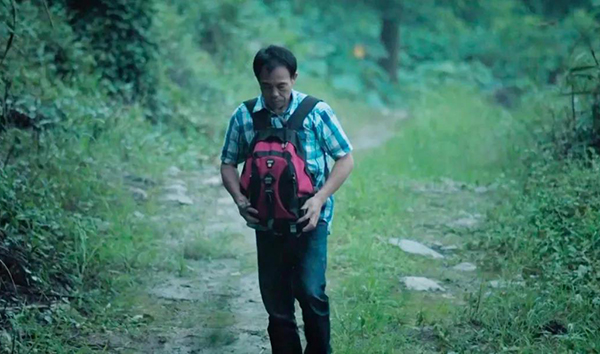 這個台灣人放棄高薪工作 義務送200多位亡故老兵歸故里