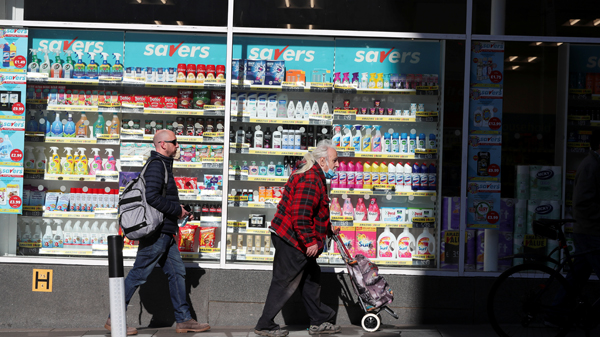 英國英格蘭地區放寬防疫措施 所有商店重新營業