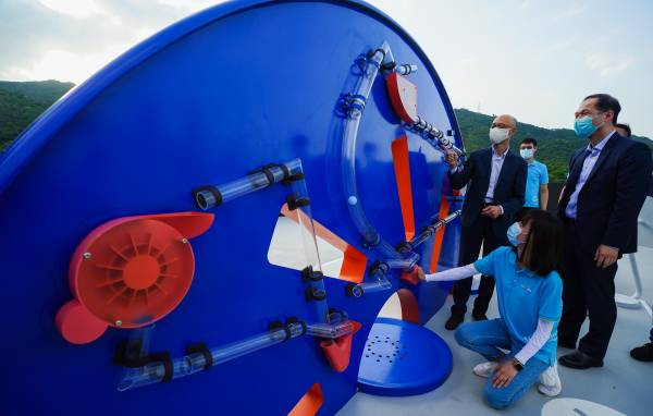 黃錦星與中電人員出席E-playground開幕典禮